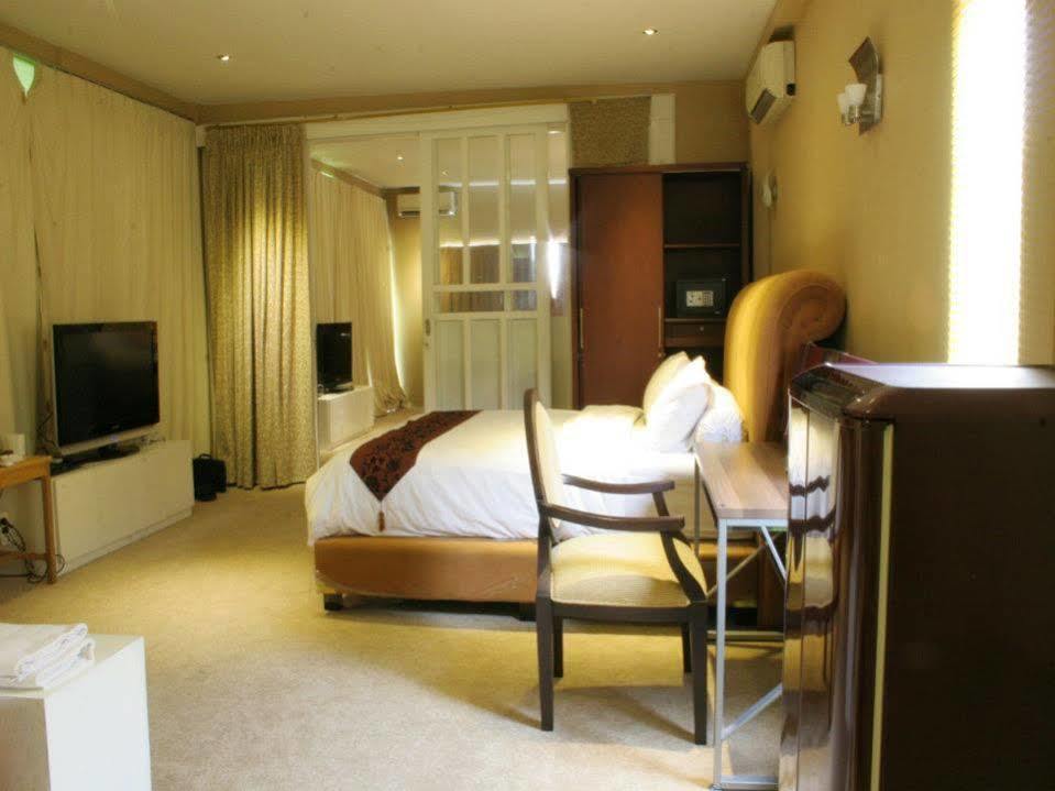 Magnolia Hotel Джакарта Екстер'єр фото