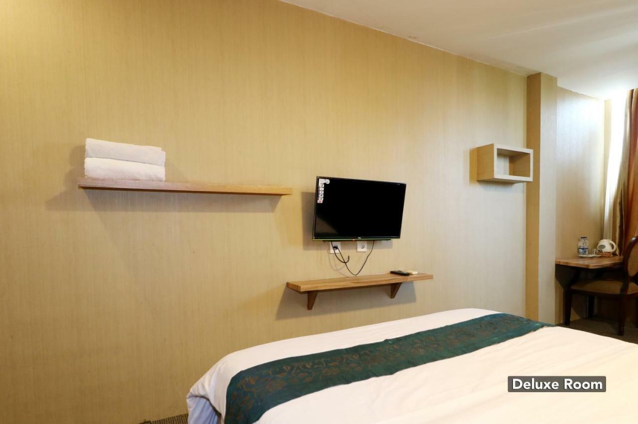 Magnolia Hotel Джакарта Екстер'єр фото